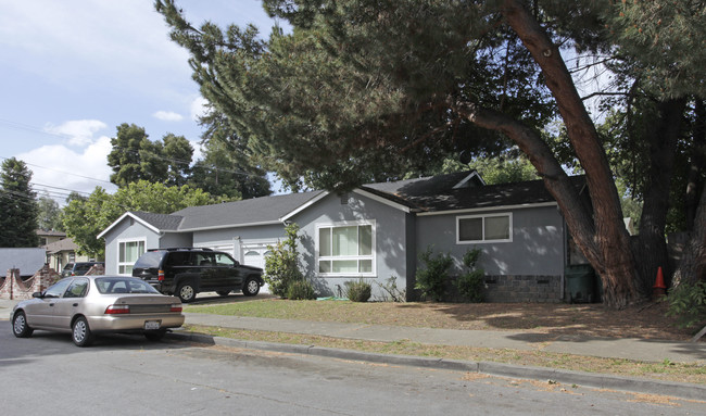 1188-1190 Fay St in Redwood City, CA - Foto de edificio - Building Photo