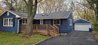 6921 Clarendon Hills Rd in Darien, IL - Building Photo