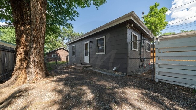 property at 725 Arcadia Pl
