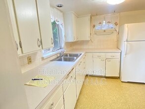 1233 NE Cove Way in Pullman, WA - Building Photo - Building Photo