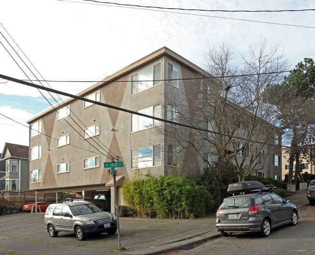 42nd Street Apartments in Seattle, WA - Building Photo - Building Photo