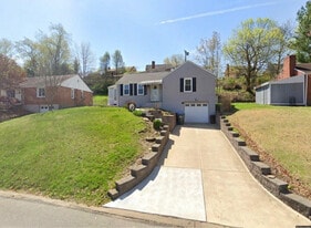 5136 Fieldcrest Dr in Pittsburgh, PA - Building Photo