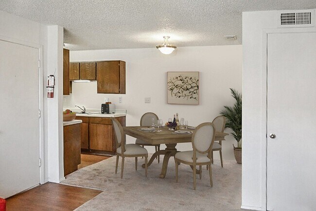 Parkway Villas in Wichita Falls, TX - Foto de edificio - Building Photo