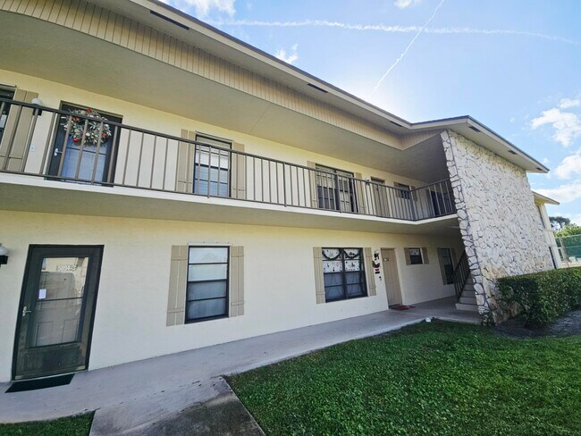 5894 Longbow Ln in West Palm Beach, FL - Building Photo - Building Photo