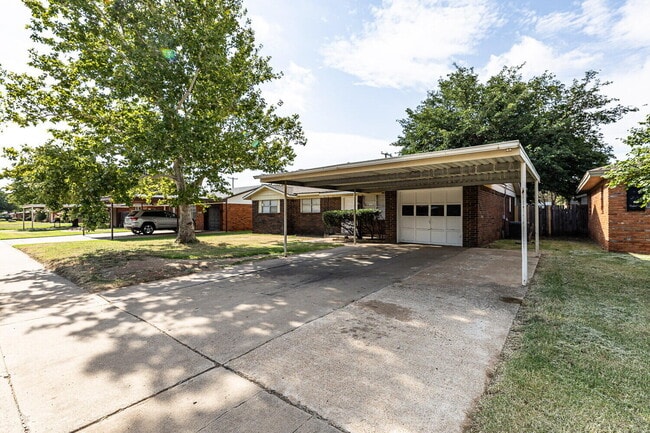 5517 16th Pl in Lubbock, TX - Building Photo - Building Photo