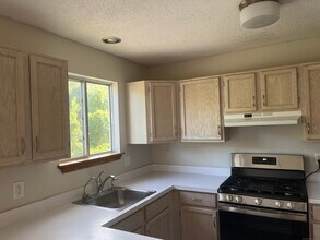 80 Country Ln in Vernon, CT - Building Photo - Building Photo