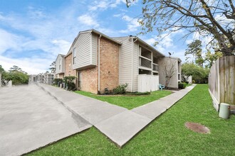 17331 Red Oak Dr in Houston, TX - Building Photo - Building Photo