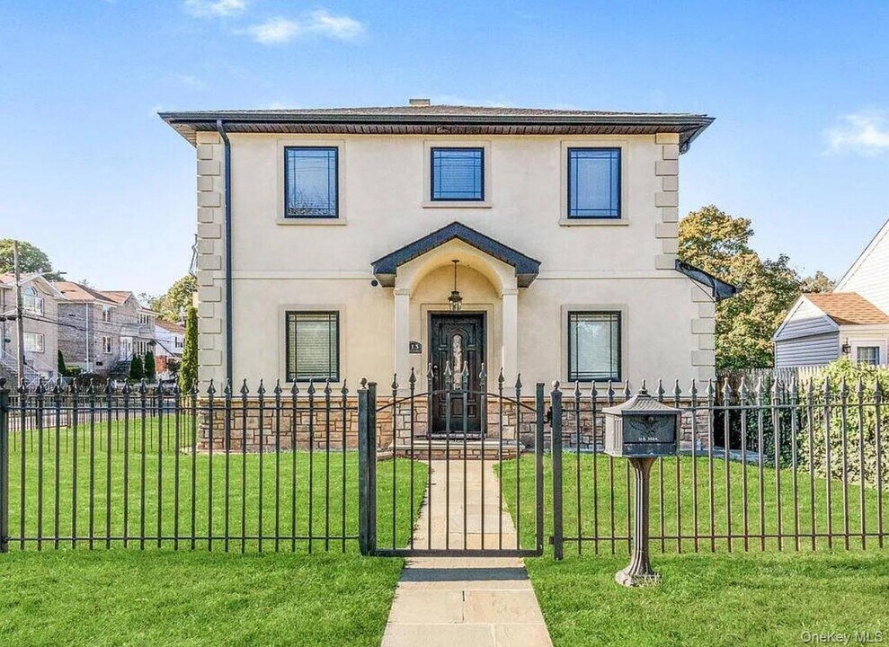 113 Maple Pl in Yonkers, NY - Building Photo