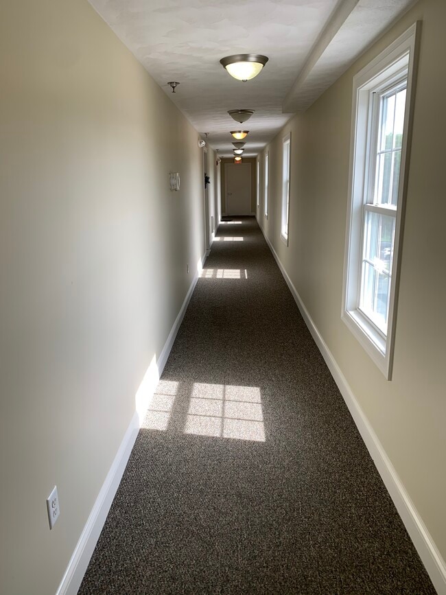 1 Church St, Unit 201 in Wilmington, MA - Foto de edificio - Building Photo