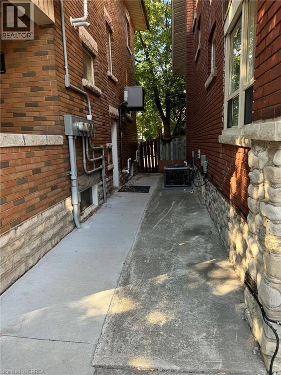 266 Dalhousie St in Brantford, ON - Building Photo - Building Photo