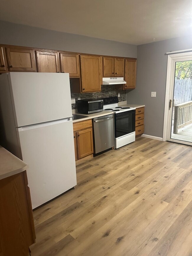 4403 W Capri Ct in Peoria, IL - Foto de edificio - Building Photo