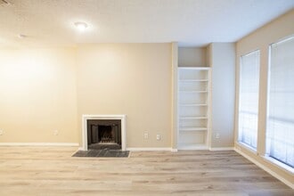 5000 Cedar Springs Rd in Dallas, TX - Building Photo - Building Photo