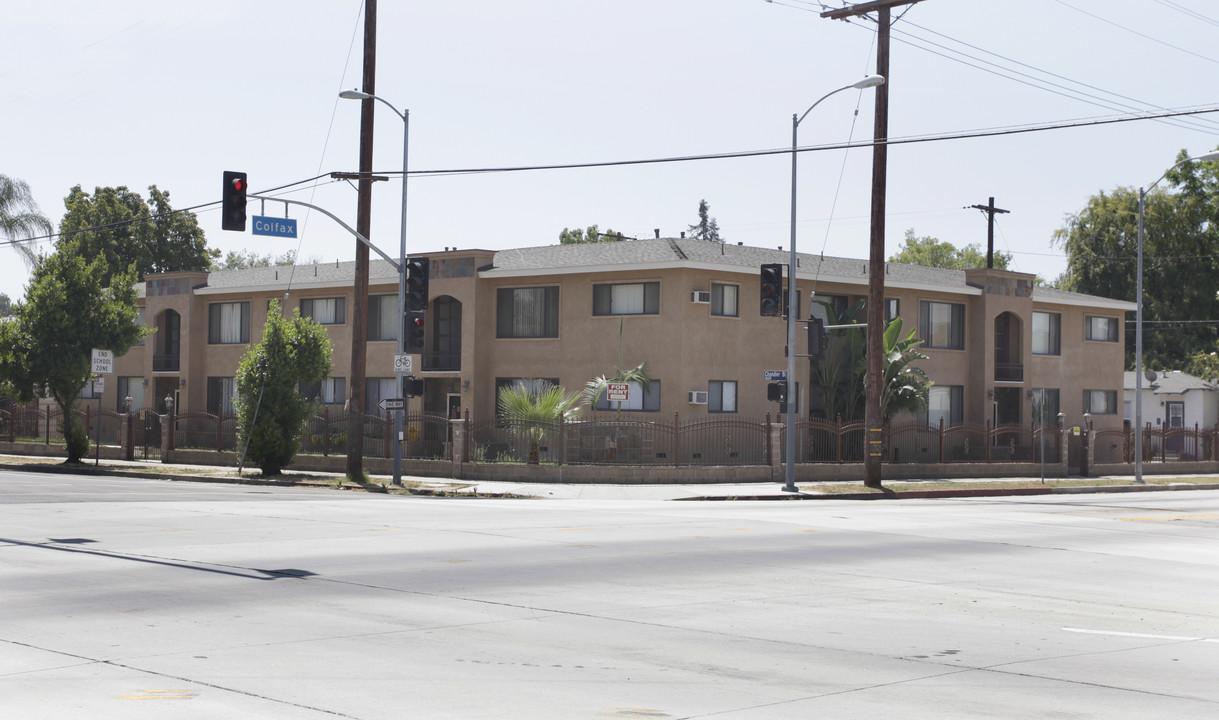 11686 Chandler Blvd in North Hollywood, CA - Building Photo