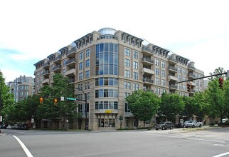 718 W Trade St in Charlotte, NC - Foto de edificio - Building Photo