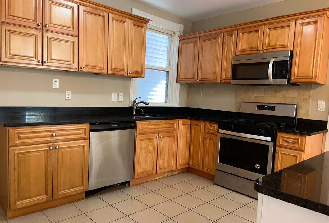 13 Sachem St, Unit 4 in Boston, MA - Building Photo