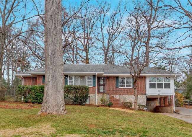 2032 Garden Cir in Decatur, GA - Building Photo - Building Photo