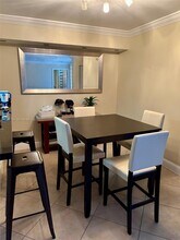 11750 SW 18th St in Miami, FL - Foto de edificio - Building Photo