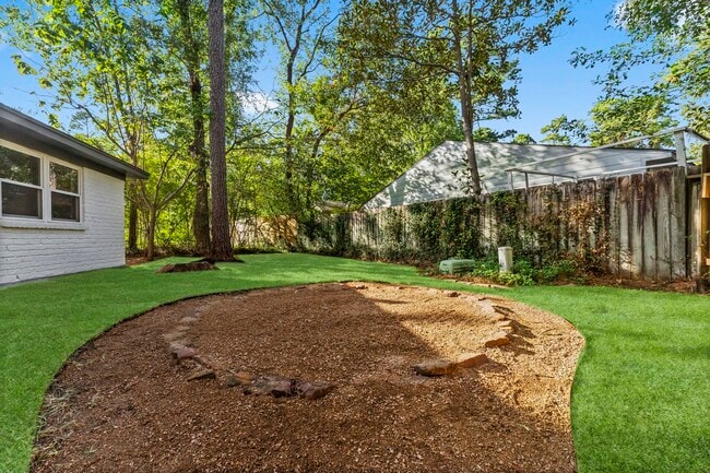 property at 26 E Woodtimber Ct