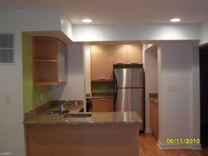 6954 N Greenview Ave-Unit -Apt 301 in Chicago, IL - Building Photo - Building Photo