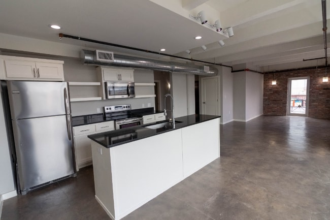 310 E 1st St-Unit -306 in Tulsa, OK - Building Photo - Building Photo
