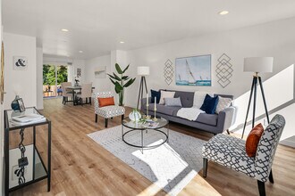 5707 Townhouses in Lynnwood, WA - Building Photo - Building Photo