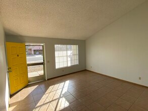 6932 W Paradise Dr in Peoria, AZ - Building Photo - Building Photo