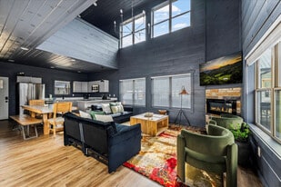 528 Warbonnet Wy in Pigeon Forge, TN - Building Photo