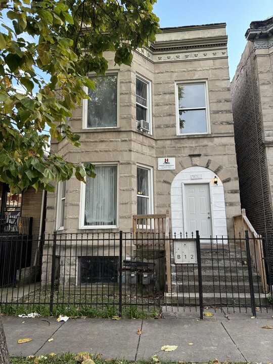 3031 W Flournoy St in Chicago, IL - Building Photo