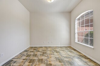 16814 Tower Ridge in Friendswood, TX - Building Photo - Building Photo