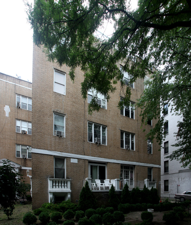 La France in Kew Gardens, NY - Foto de edificio - Building Photo