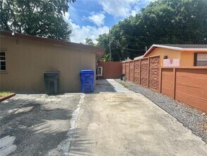 6660 Johnson St, Unit 2 in Hollywood, FL - Building Photo - Building Photo