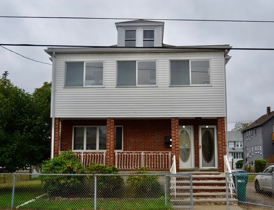 77 Billings Ave, Unit 77 in Medford, MA - Building Photo