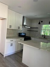 2545 Plantation Dr in East Point, GA - Building Photo - Building Photo