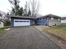 140 Parkridge Dr in Battle Creek, MI - Building Photo