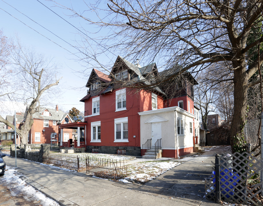 4637 Leiper St in Philadelphia, PA - Foto de edificio