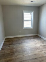 451 W Lombard St in Springfield, MO - Building Photo