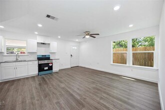8637 Peachtree St-Unit -A in Houston, TX - Building Photo - Building Photo