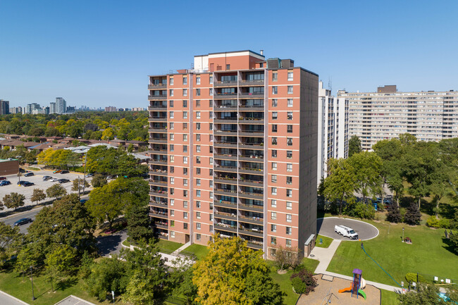 Fairmont Place in Toronto, ON - Building Photo - Building Photo