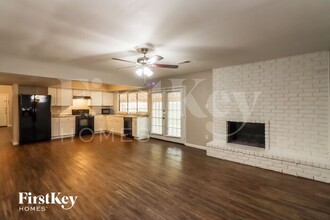 5111 Karenbeth Dr in Houston, TX - Foto de edificio - Building Photo