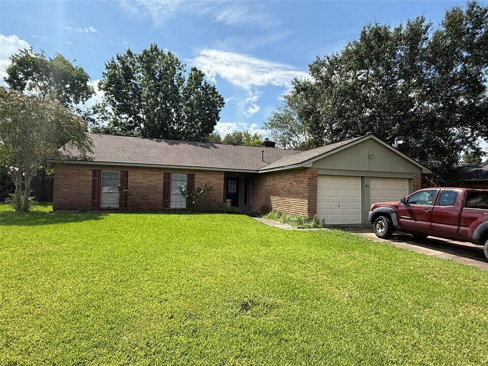 403 Brandywyne Dr in Friendswood, TX - Building Photo