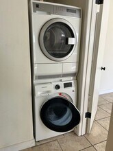 1300 Saratoga Ave in Ventura, CA - Foto de edificio - Building Photo