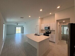 11629 Radiant Shr Lp in San Antonio, FL - Building Photo - Building Photo