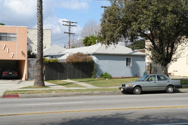 711 S Verdugo Rd in Glendale, CA - Foto de edificio - Building Photo