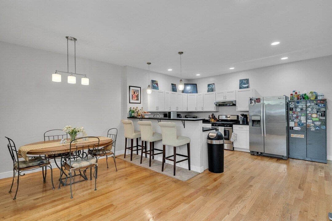 171 Walnut St in Somerville, MA - Building Photo
