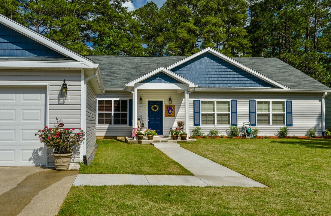 Fort Polk in Leesville, LA - Foto de edificio