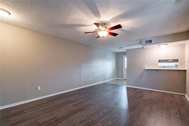 400 Cambridge Dr in Saginaw, TX - Building Photo - Building Photo