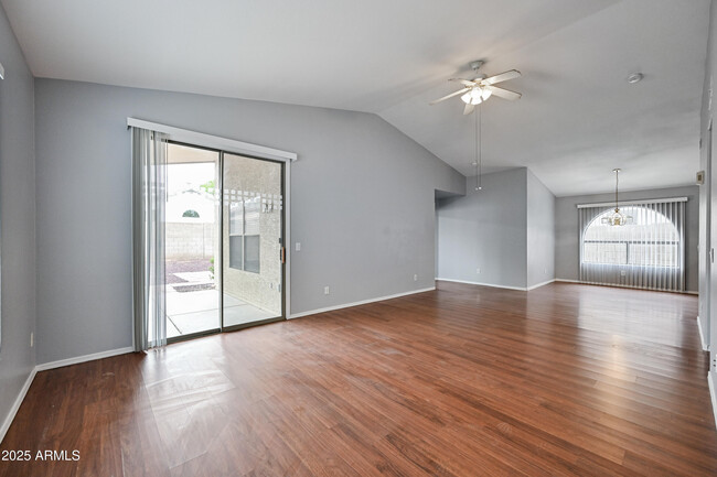 597 E Devon Dr in Gilbert, AZ - Building Photo - Building Photo
