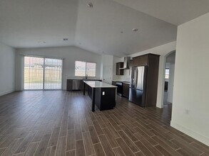 1455 N Frontier St in Hanford, CA - Building Photo - Building Photo