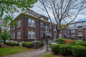 Arlington Court Condominiums in Nashville, TN - Building Photo - Building Photo