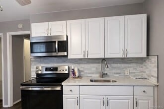 83 E Lido Promenade in Lindenhurst, NY - Building Photo - Building Photo